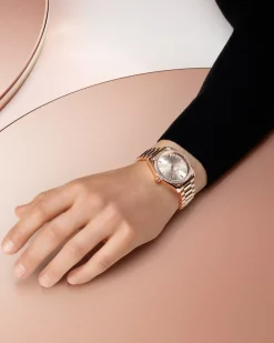 38 mm, Sedna™ gold on Sedna™ gold^OMEGA New