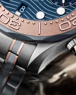 44 mm, titanium ‑ tantalum ‑ Sedna™ gold on titanium ‑ tantalum ‑ Sedna™ gold^OMEGA Fashion