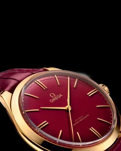 40 mm, yellow gold on leather strap^OMEGA New