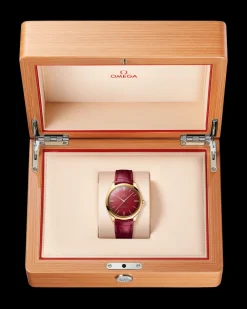 40 mm, yellow gold on leather strap^OMEGA New